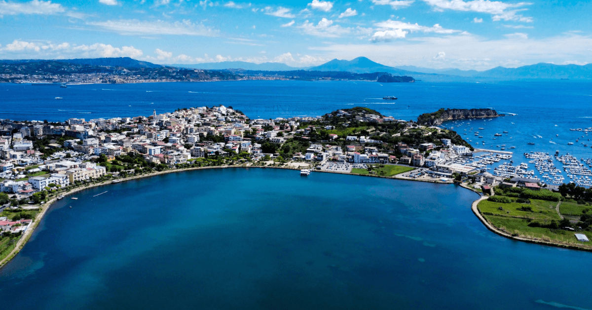 Cosa fare a Bacoli d'estate 2026: spiagge, piscine e relax